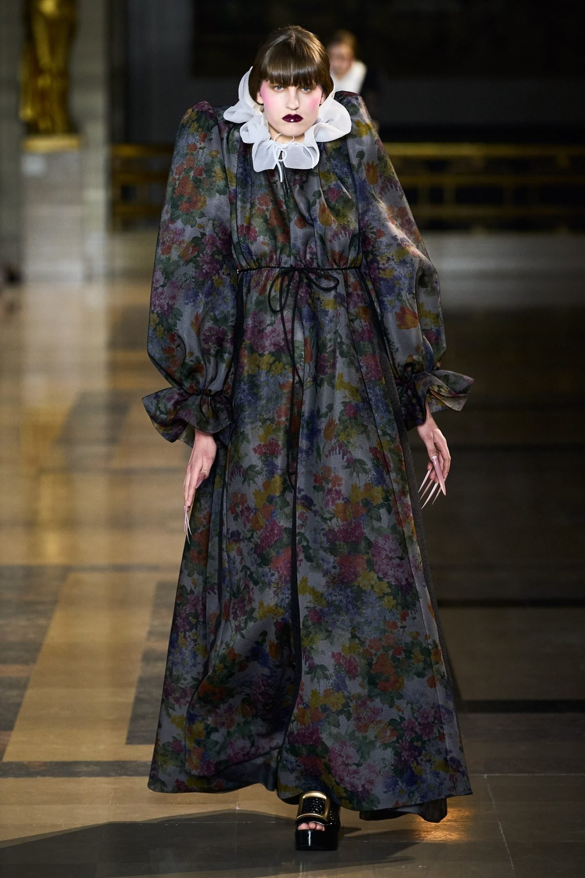 00004-Viktor-and-Rolf-Spring-22-Couture-credit-Alessandro-Lucioni-Gorunway-1200x1800.jpeg