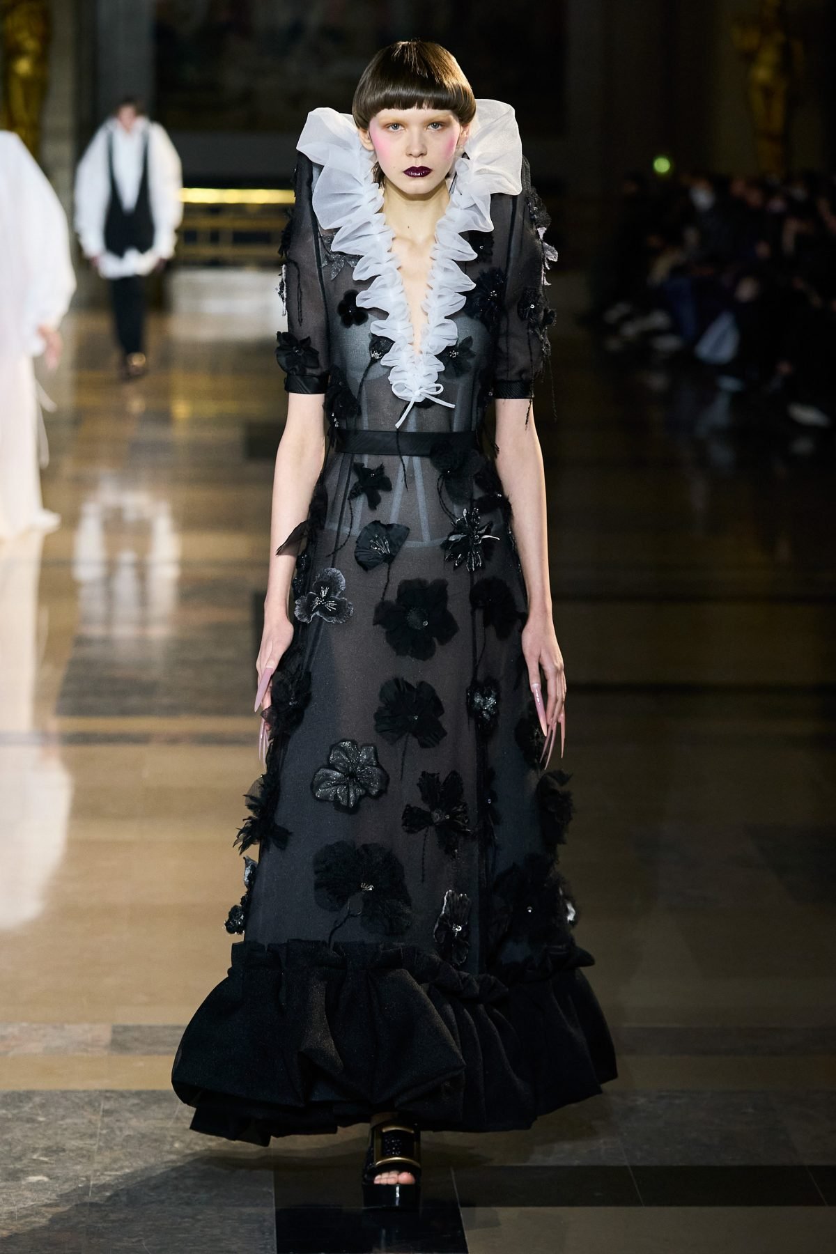 00023-Viktor-and-Rolf-Spring-22-Couture-credit-Alessandro-Lucioni-Gorunway-1-1200x1800.jpeg