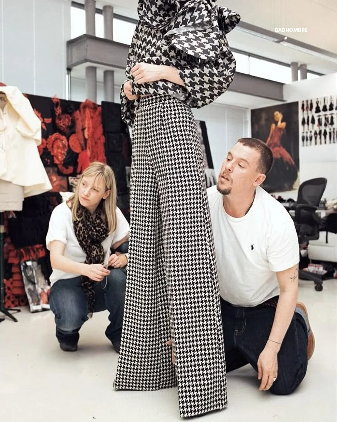 El mundo perdió a Lee Alexander McQueen hace 15 años 🕊️#BADHOMBREMag.jpg