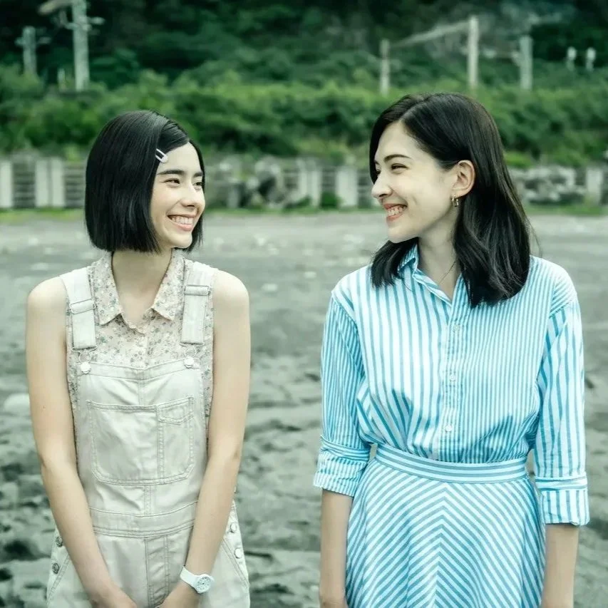 「有一種人比壞人更可惡，他們看起來面目和善。」：碎裂之後，要如何成為自己的光？ ──《她和她的她》