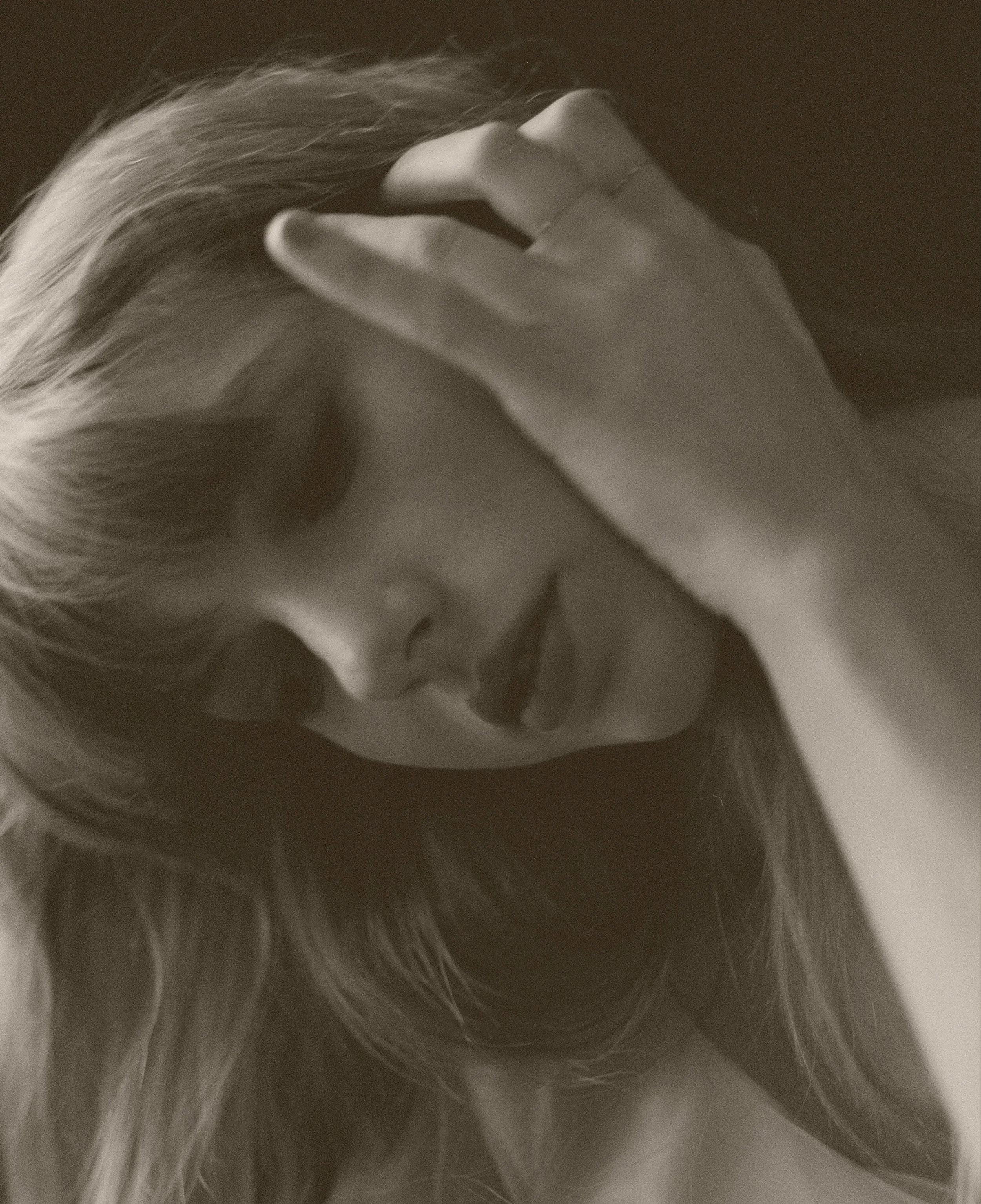 the-tortured-poets-department-photoshoot-v0-drfd6zy2bfvc1.jpg