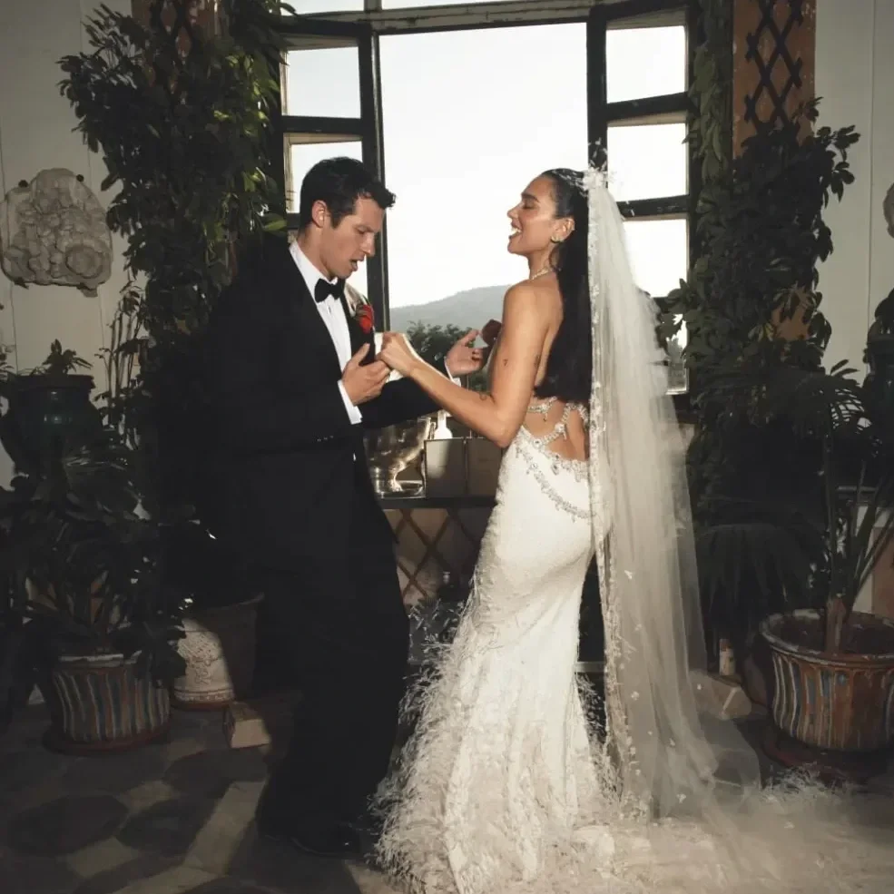 對的人，從來不會讓你猶豫太久 ── Dua Lipa &amp; Callum Turner 