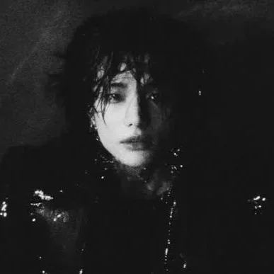 所謂告別，是在無數個試圖放手的瞬間裡，慢慢發生的 ── Hyunjin〈LOVER〉
