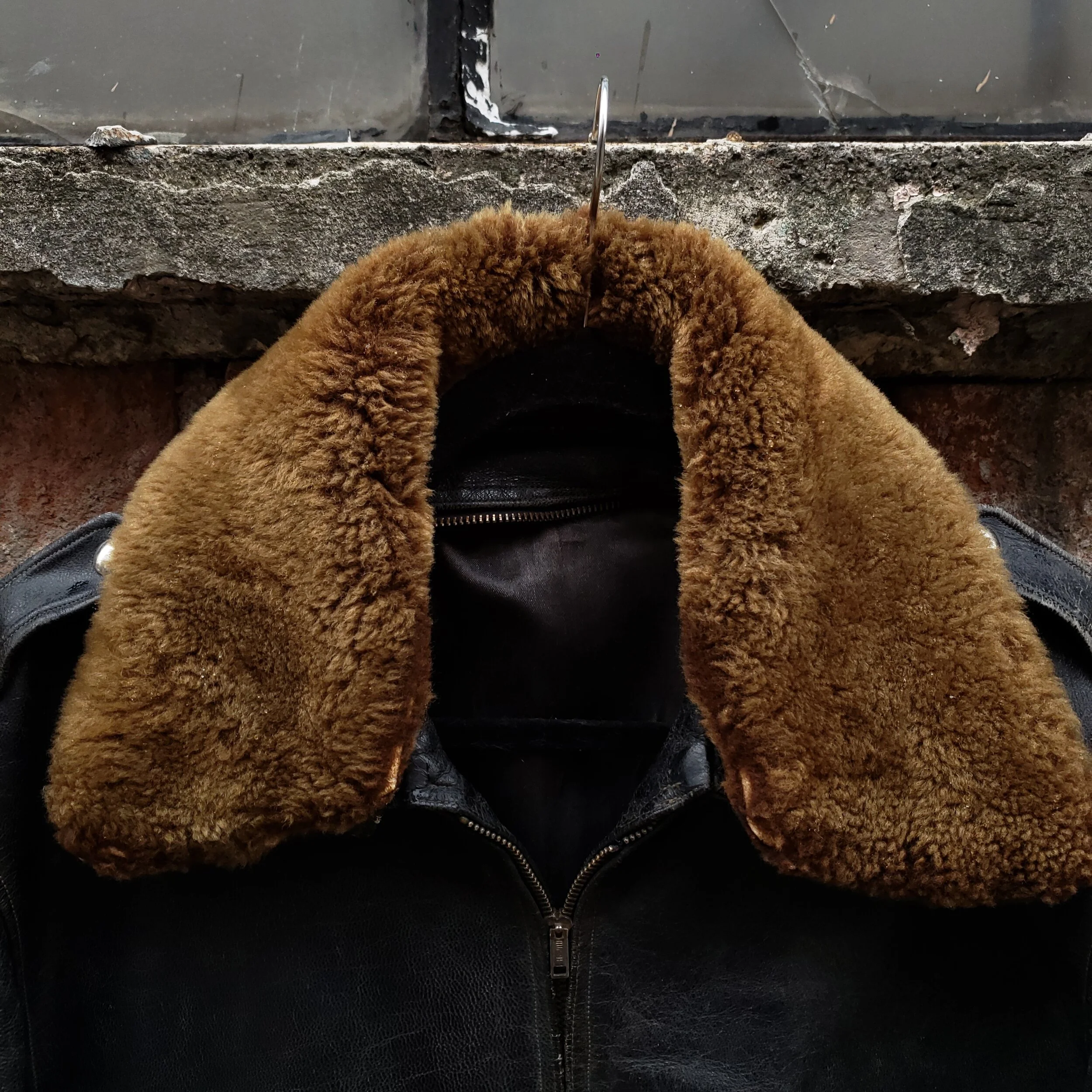 Leather Jacket_ VENDIDA_ detalle cuello.jpg