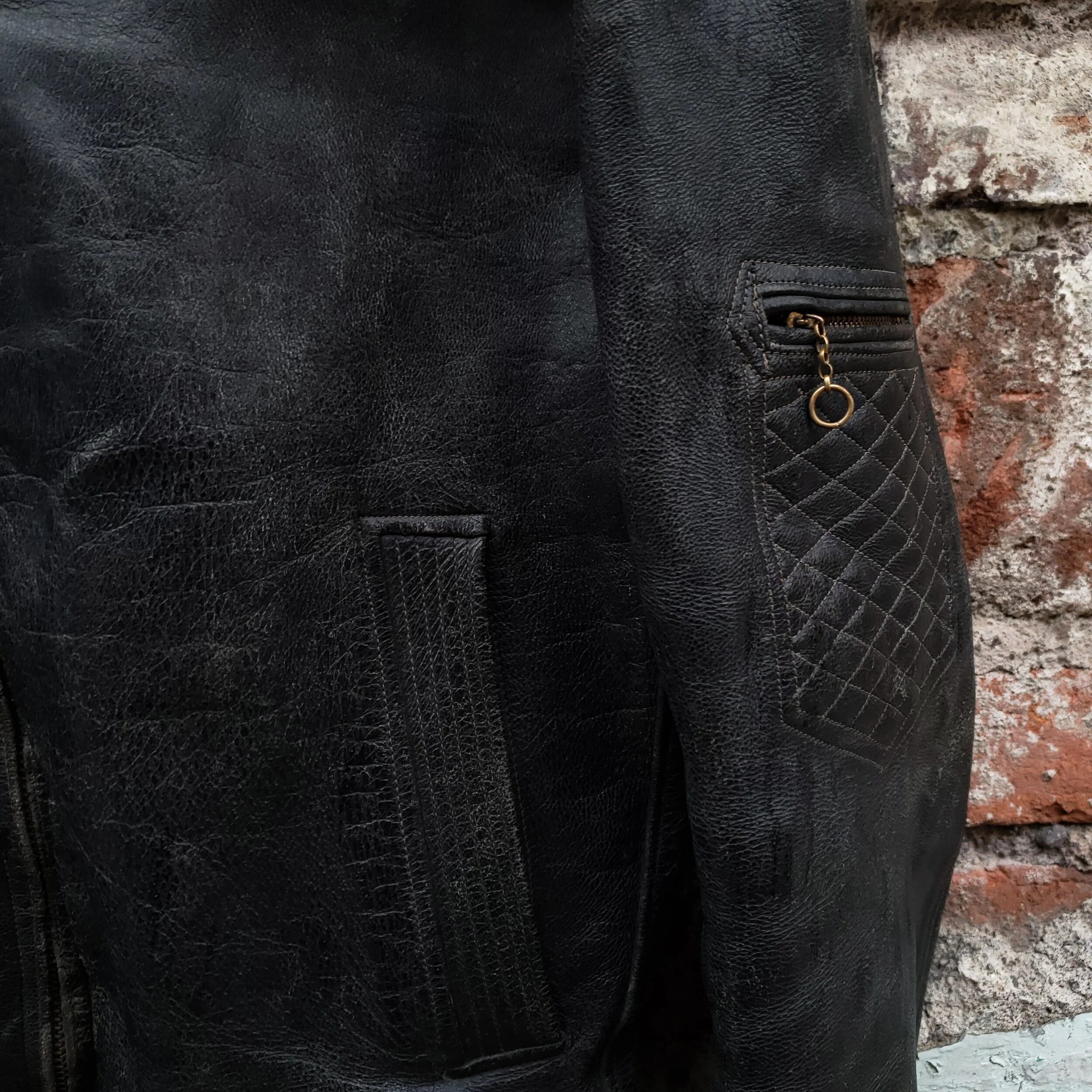 Leather Jacket_ VENDIDA_ detalle costado(1).jpg