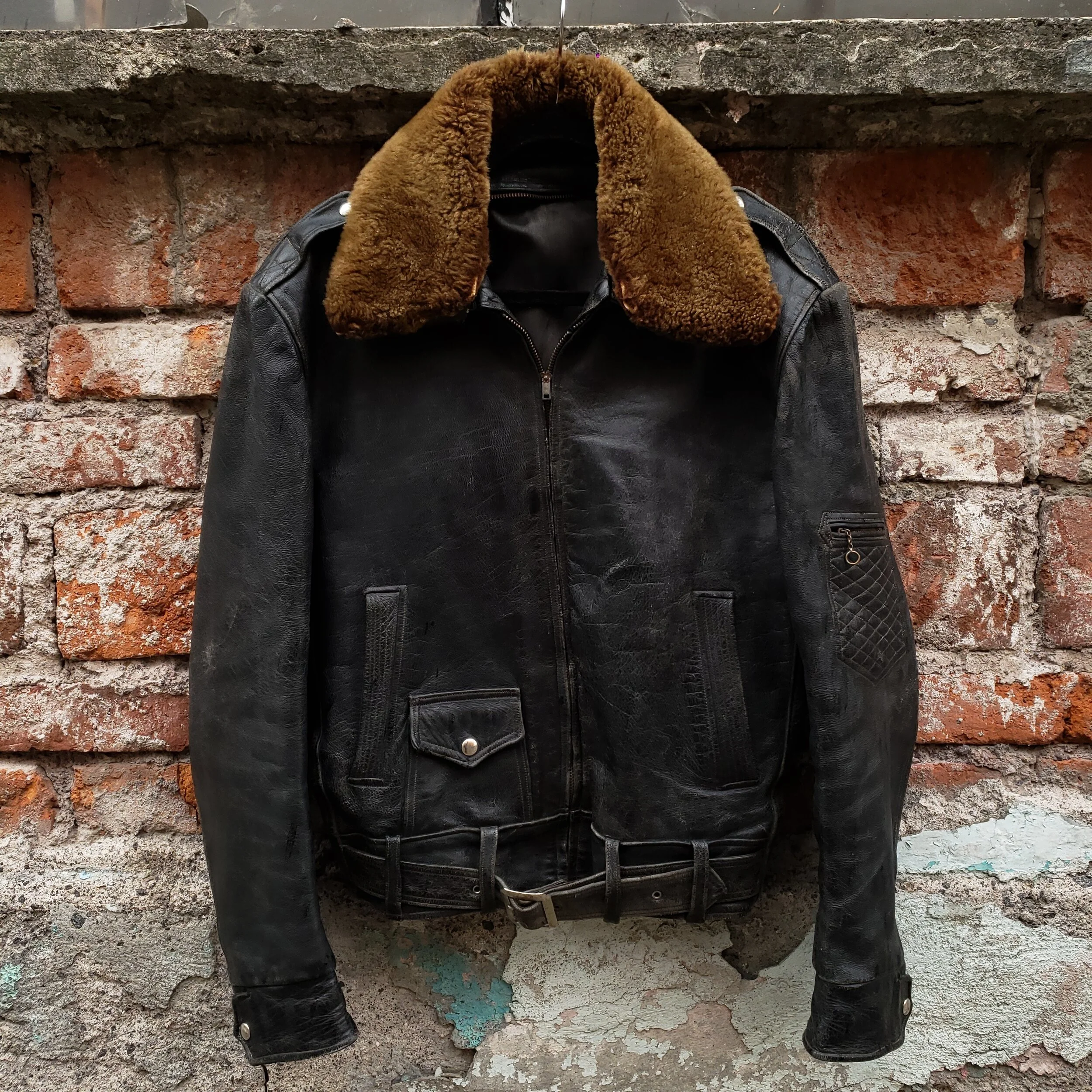 Leather Jacket_ VENDIDA_ detalle frente(1).jpg
