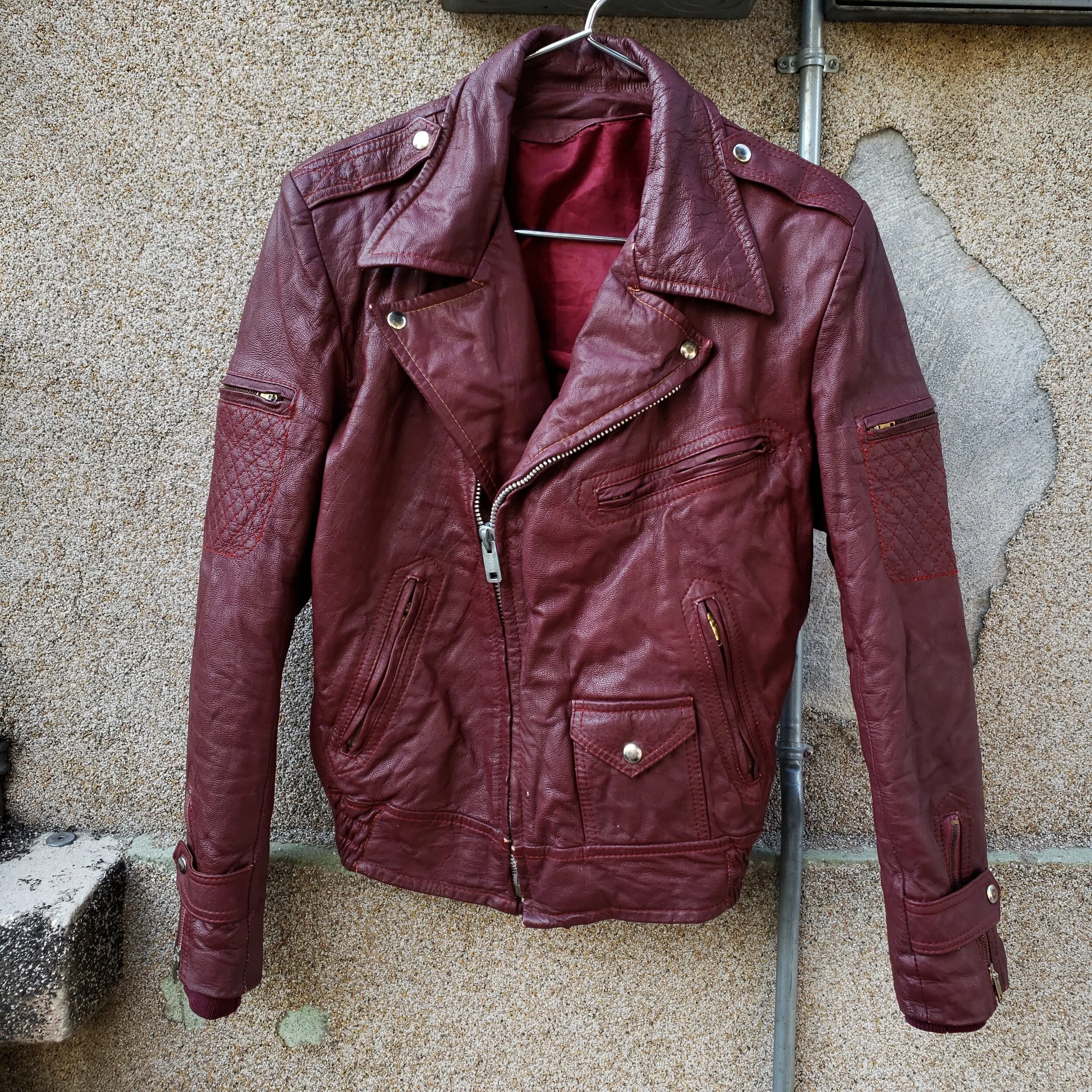 Leather Jacket Red_ VENDIDA_ detalle frente.jpg