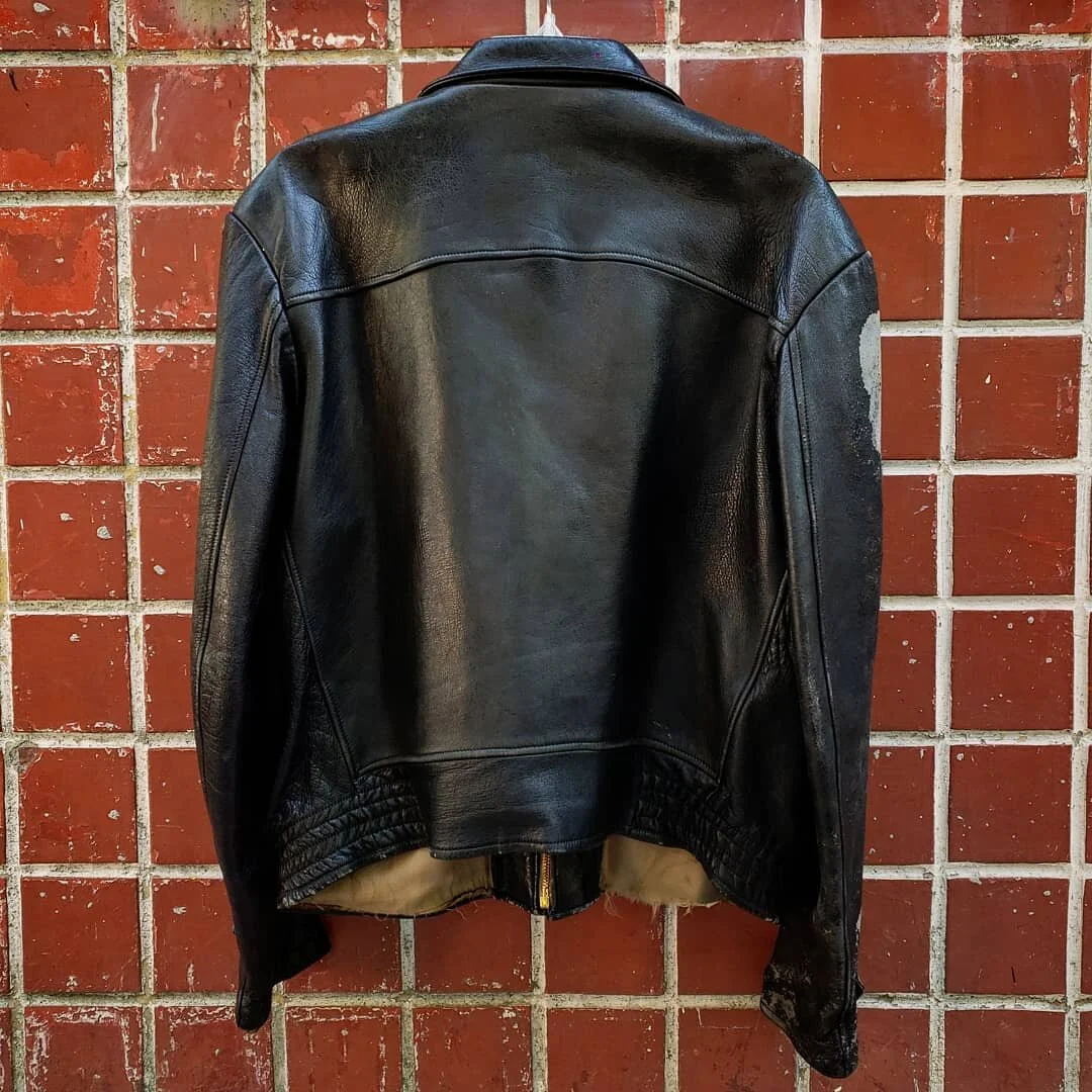 Leather Jacket_ VENDIDA_ detalle atrás.jpg