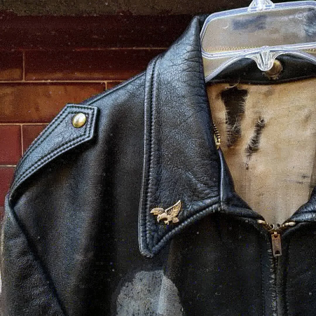 Leather Jacket_ VENDIDA_ detalle costado2.jpg