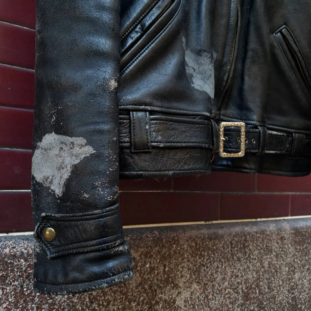 Leather Jacket_ VENDIDA_ detalle manga.jpg