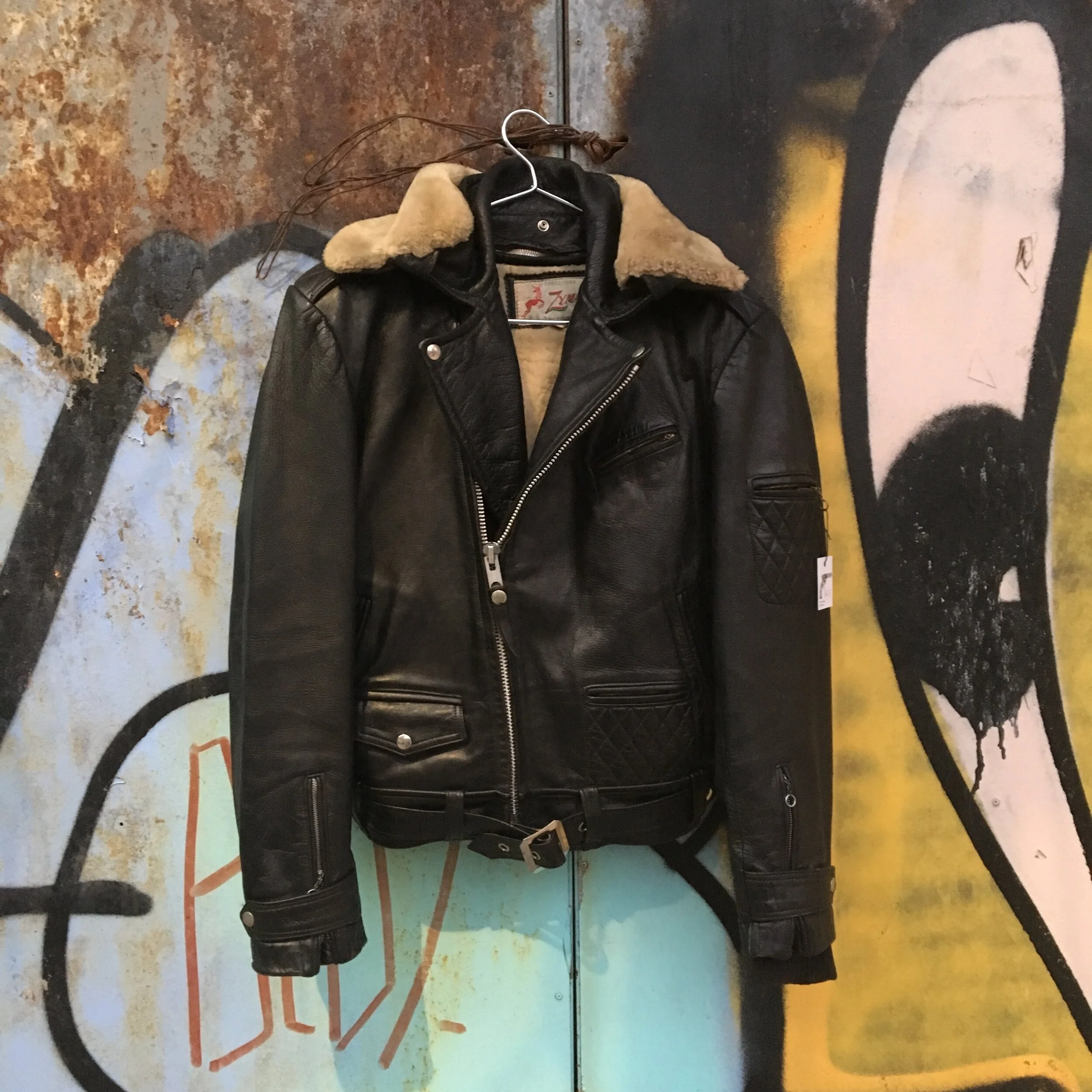 Leather Jacket _ VENDIDA_ detalle frente.JPG