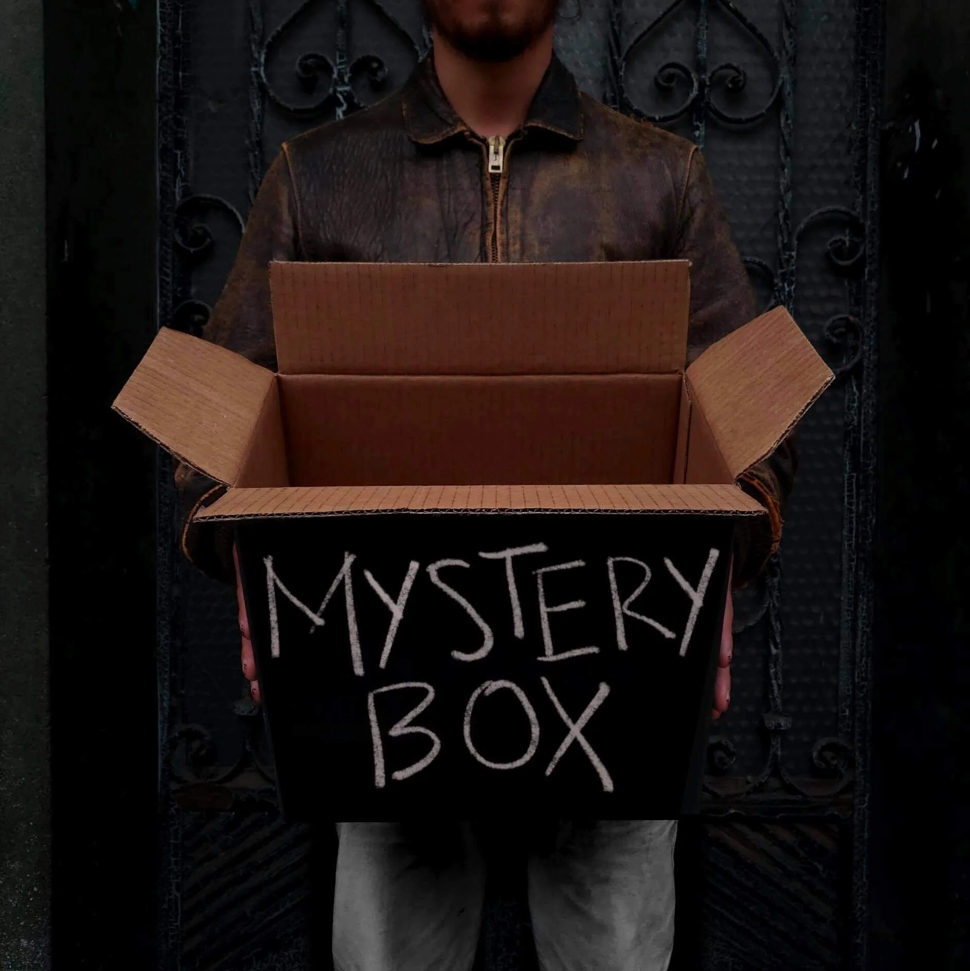REvolver Mystery Box, 1a. Edición.