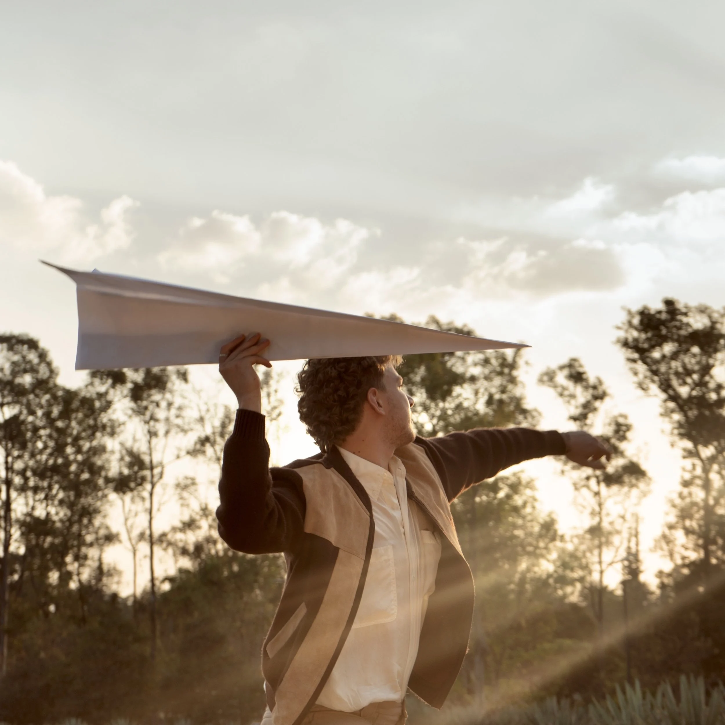 'Stick Around' por Moy Cohen