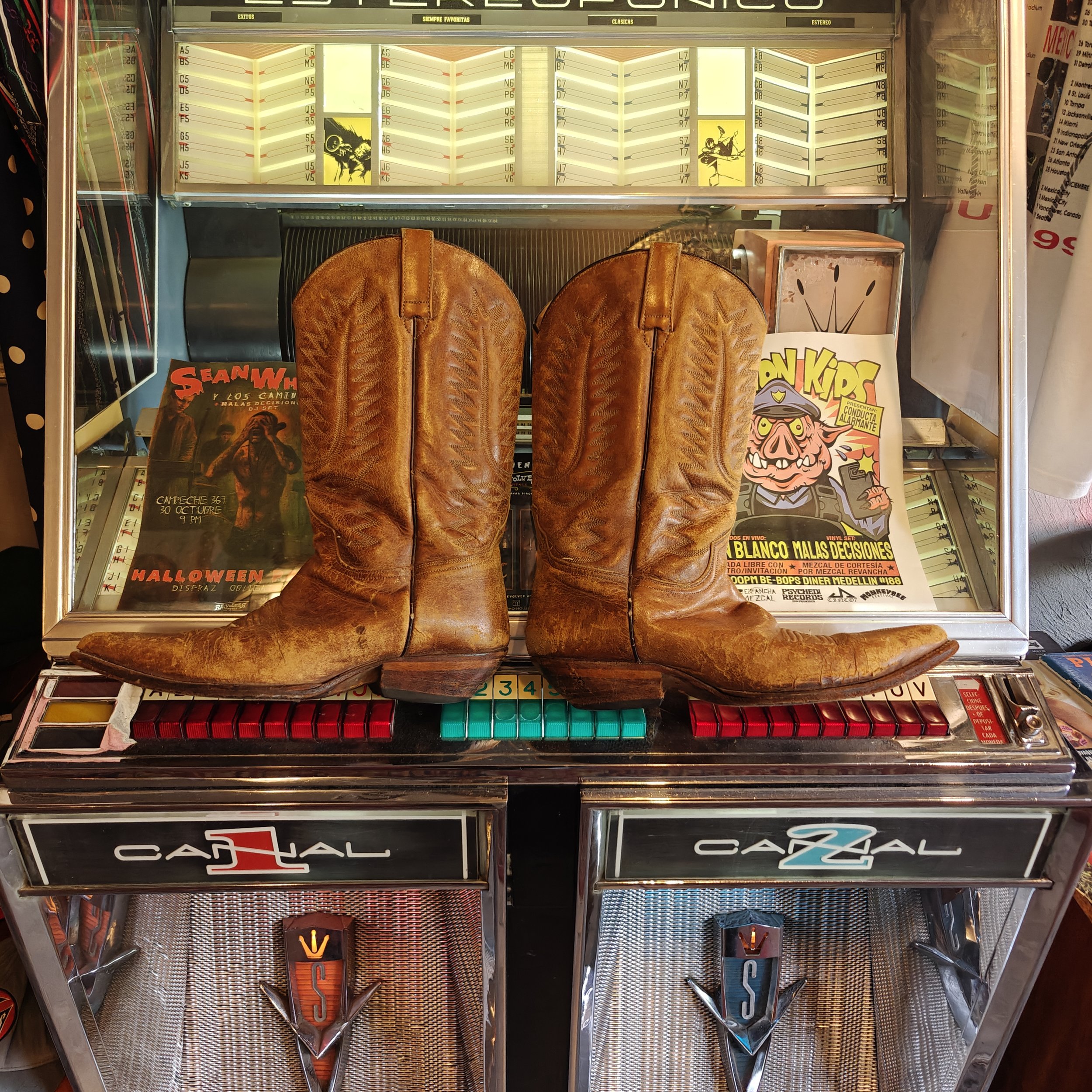 1970s 7 Leguas Distressed Cowboy Boots
