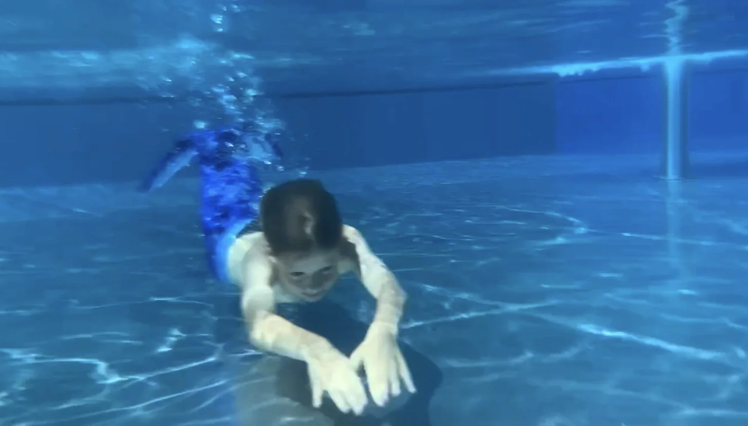 Auch Meermänner haben Spass unter Wasser