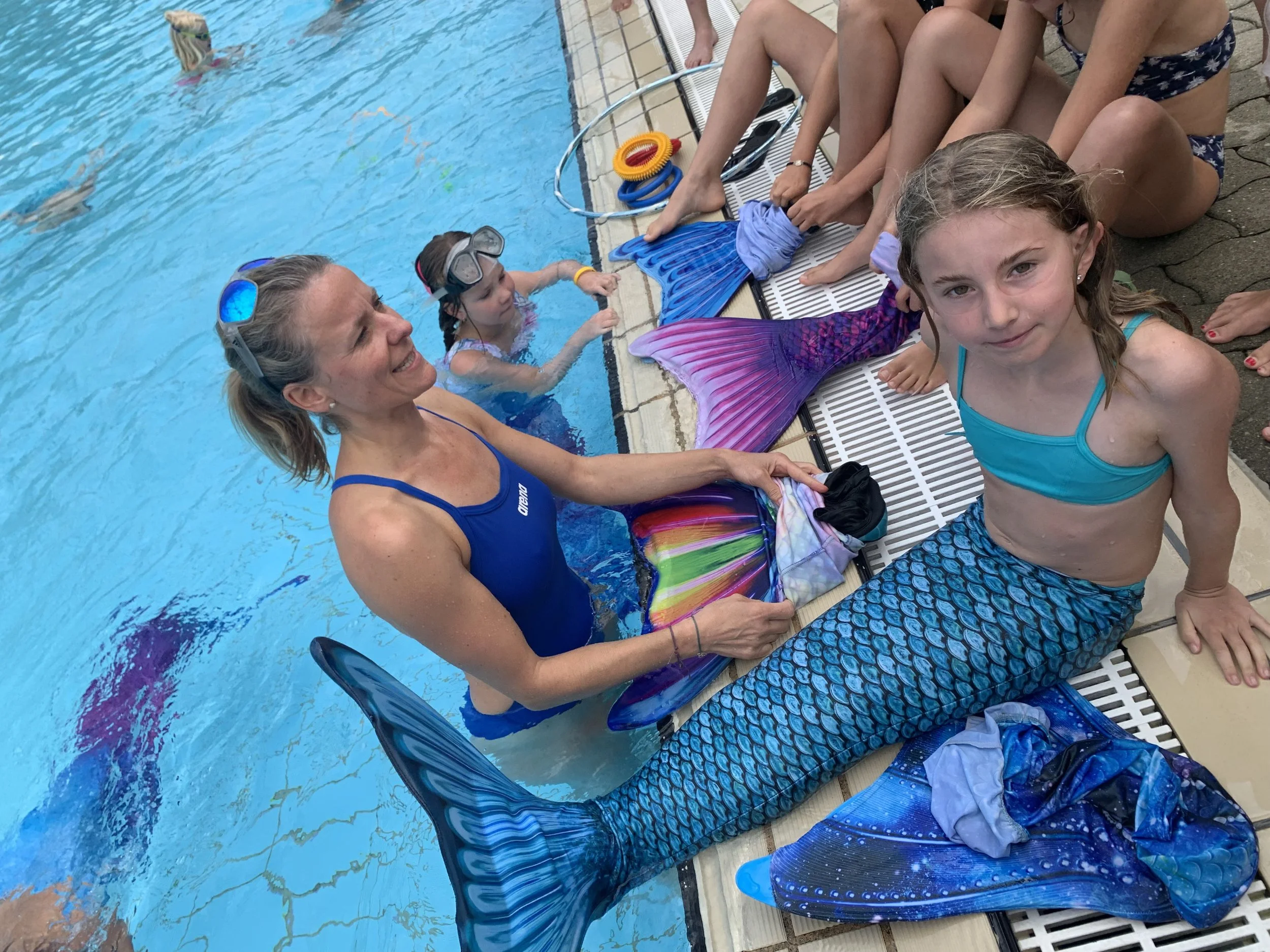 Mermaidschwimmen beim Splash & Fun Day im Freibad Weingarten