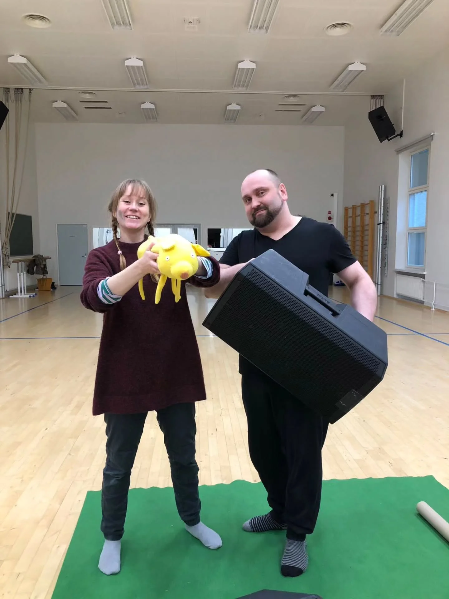 Raahe Uimaharju Tohmaj&auml;rvi Joensuu Lumijoki Katinkulta Otanm&auml;ki Juuka Puolanka Leivola Pohjavaara Kontinjoki Lohtaja Eno... 

Prinsessa Pikkiriikki yst&auml;vineen on kiert&auml;nyt syys-lokakuun tiiviisti ymp&auml;ri l&auml;hikyli&auml; ja