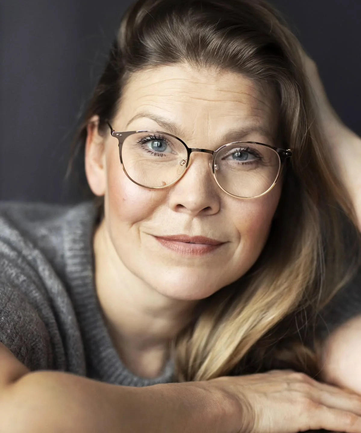 Sunnuntaiaamun kirjakahvien kev&auml;tkauden ensimm&auml;inen vieras on Kajaanin kaupunginteatterissakin ty&ouml;skennellyt n&auml;yttelij&auml;-kirjailija Eeva Soivio. 

Rakastettu taiteilija istahtaa Karoliina Niskasen haastateltavaksi sunnuntaina 