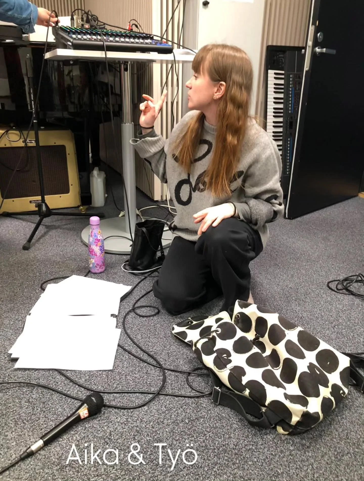 Saara Karjalainen, mik&auml; tai kuka muinainen taruolento tai sankari olisit?

- Tulee mieleen Pegasos! Olis mahtavaa lent&auml;&auml;! 

Millainen on aikak&auml;sityksesi?

- Aika on muutoksen j&auml;sent&auml;mist&auml;. Tuntuu, ett&auml; hahmotan