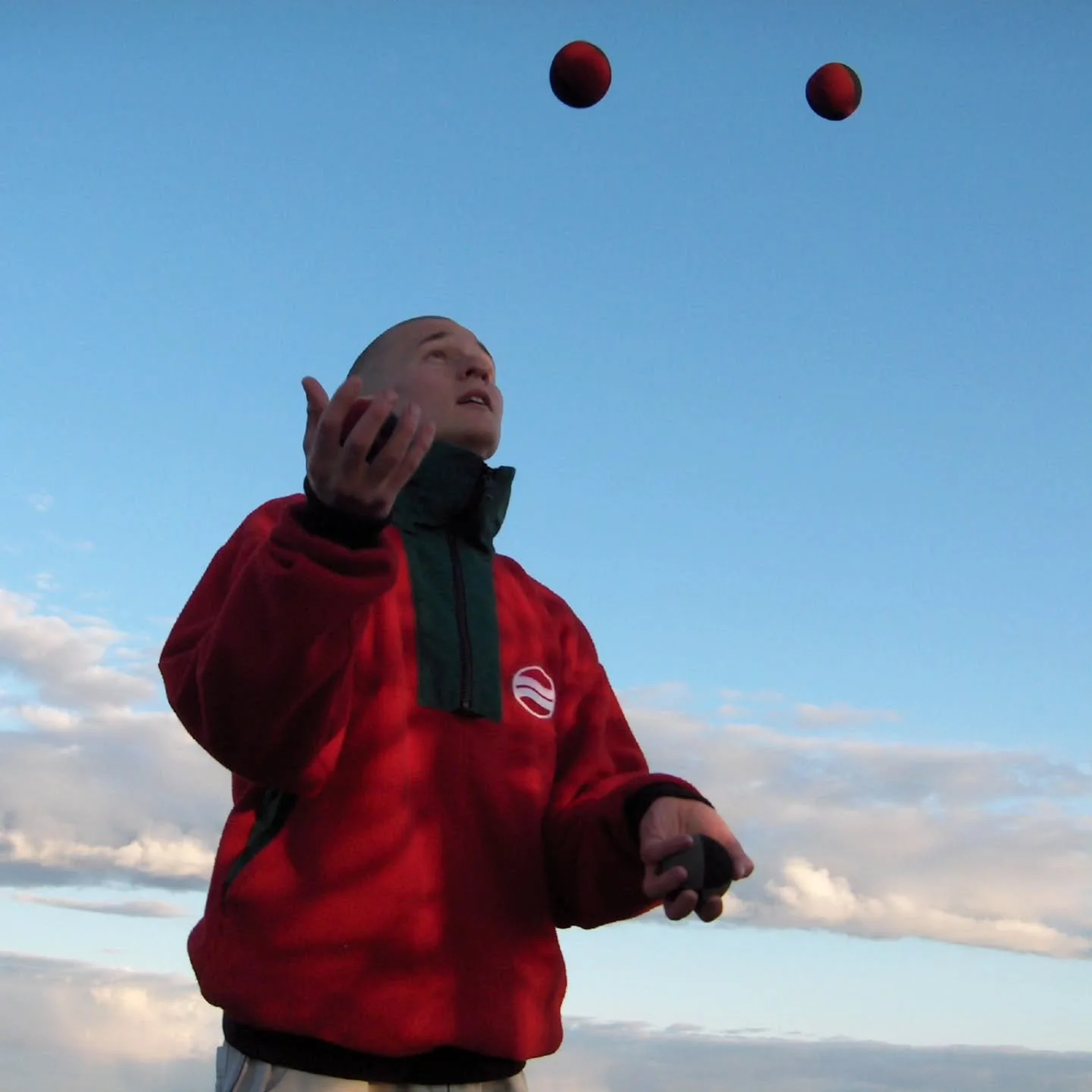 Tunnistatko n&auml;m&auml; nutelaiset? Vuodesta 1996 j&auml;rjestetty Nuori Teatteri -koulutustapahtuma tulee taas! T&auml;n&auml; vuonna jo 30. kertaa j&auml;rjestett&auml;v&auml; esitt&auml;v&auml;n taiteen leiri on suunnattu 13-20-vuotiaille nuori