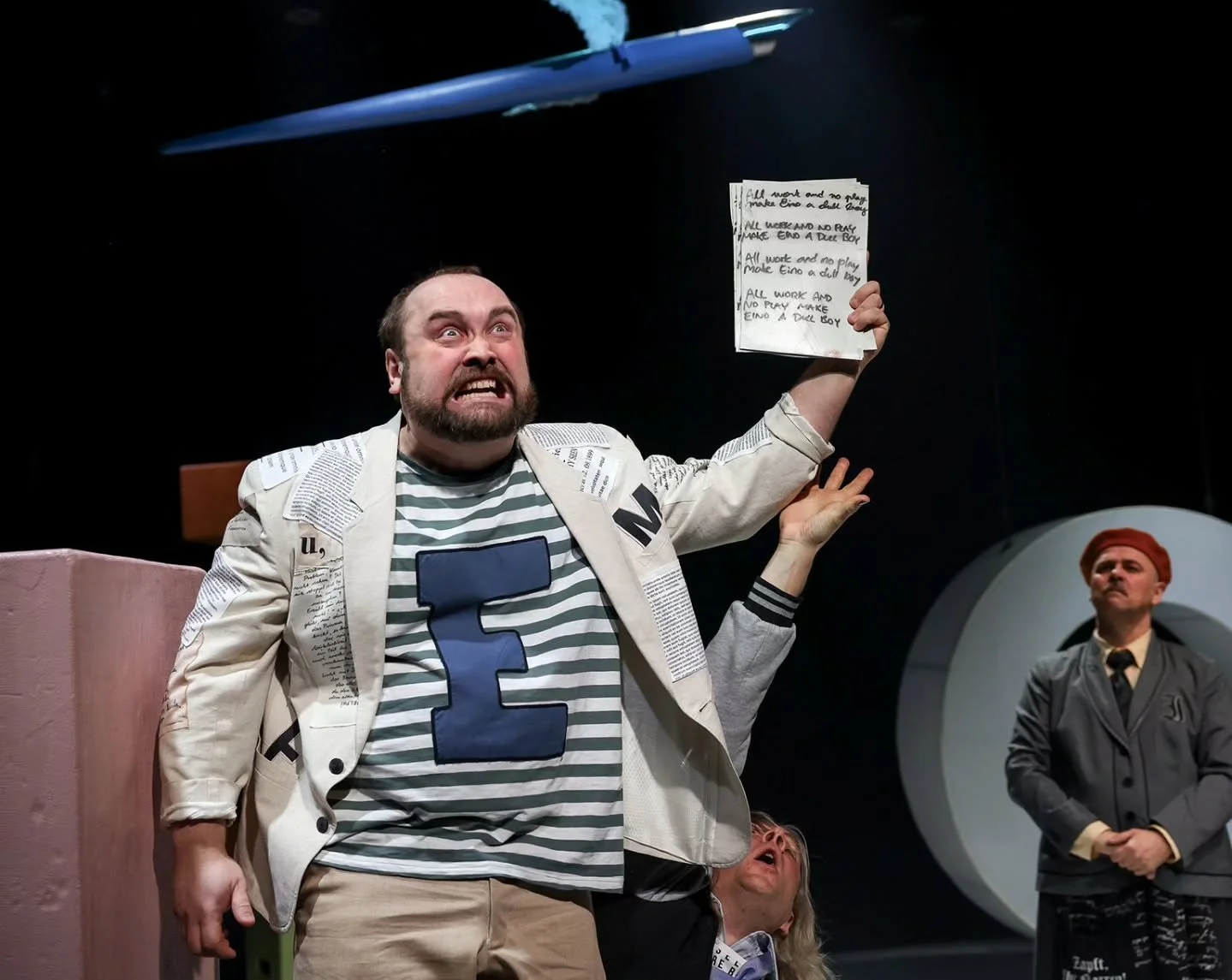 Rouheaa Maailman Teatterip&auml;iv&auml;&auml;! Me juhlimme sit&auml;, pienin sis&auml;isin keinoin, valmistautumalla Eino - Runoilijan ruuhkavuosi -n&auml;ytelm&auml;n valmistaviin harjoituksiin.

Vallankumouksellisena suurlakkovuonna 1905 suomalain