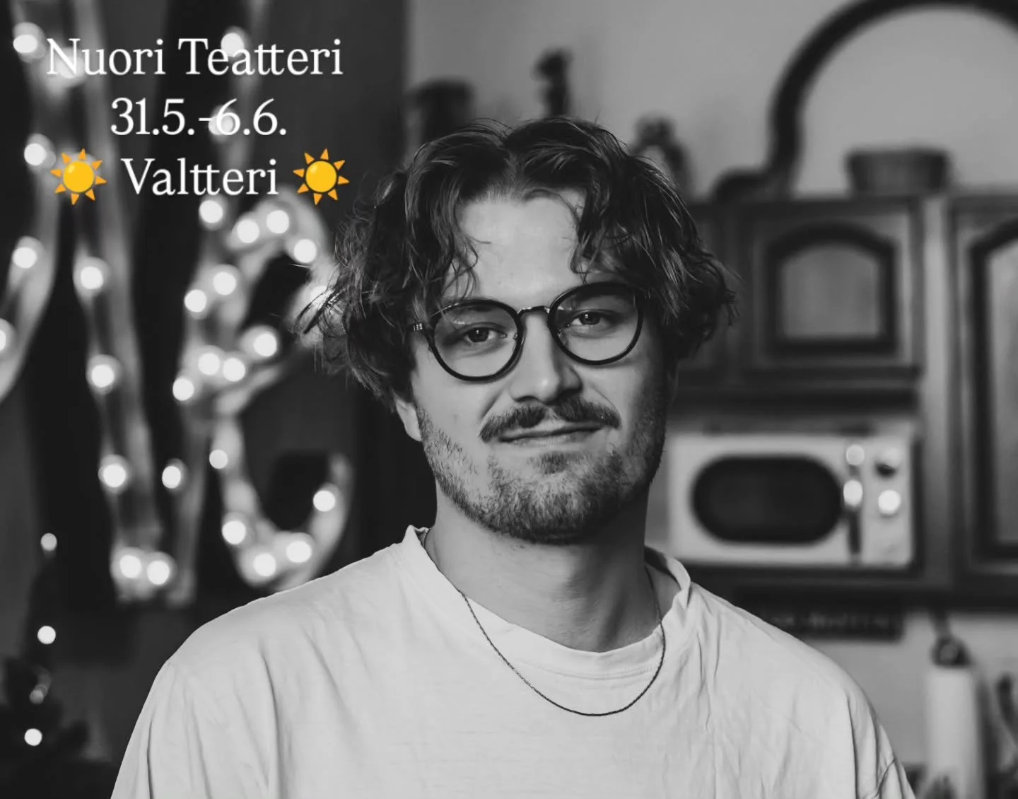 Nuori Teatteri -koulutustapahtuman ope-esittelyt jatkuvat! Tervetuloa mukaan Valtteri! 💜💜💜

Valtteri Veiskola-P&auml;&auml;kk&ouml;nen on kajaanilainen basisti, muusikko ja musiikkipedagogi. H&auml;n valmistui musiikkipedagogiksi Metropolia Ammatt