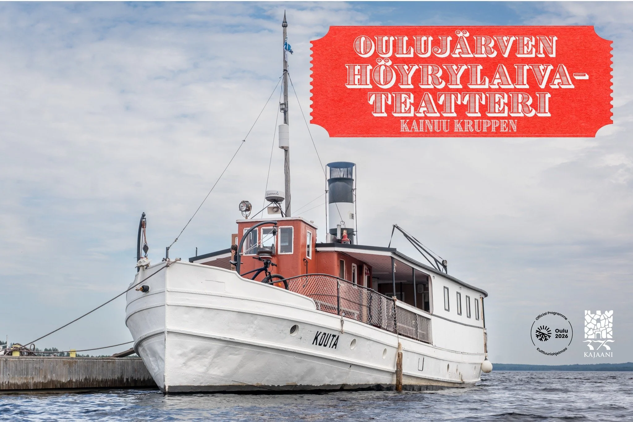 🔥 Tapaa laivamme: Ikinuori S/S Kouta!

Ouluj&auml;rven h&ouml;yrylaivateatterin aluksena toimii yli 100-vuotias S/S Kouta, joka on maailman pohjoisin toimiva h&ouml;yrylaiva. T&auml;m&auml; upea tervah&ouml;yry ei pelk&auml;st&auml;&auml;n kuljeta m