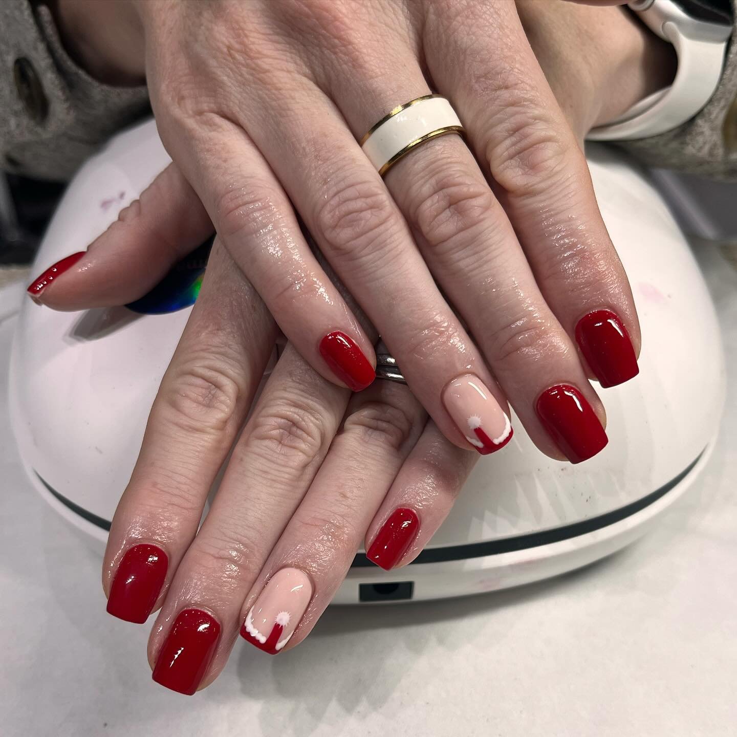 Some of our festive nails 💅🎄🤩🎀💕💫 Which ones are your favourite?! #christmasnails #festivenails #santababy #sparkle