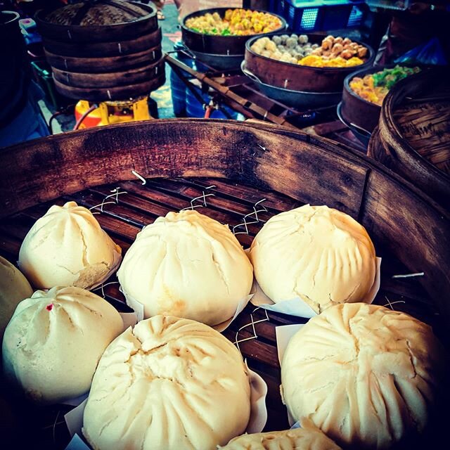 Dim sum for days in Kuala Lumpur 🥟🥢🍢 We found ourselves at the Bangsar market in search of all things delicious during a completely unexpected weekend stay. With the our new friend, the pandemic, declared days before our travel plans had begun to 