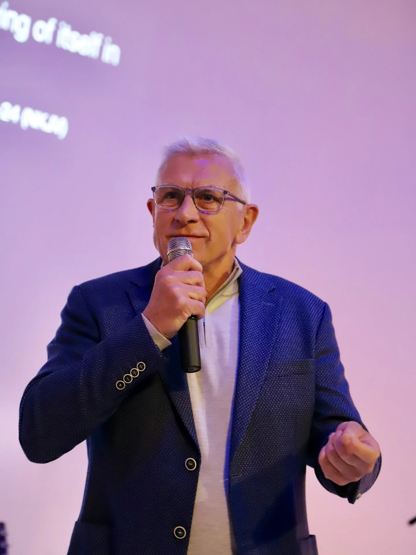 Incredible morning in the house of God on Sunday! Stephen Klemich brought a powerful word, continuing our CULTIVATE series! Calling us to mature as saints who turn away from pride and fear and choose the Kingdom way, rooted in love! 

#c3london 
#wea