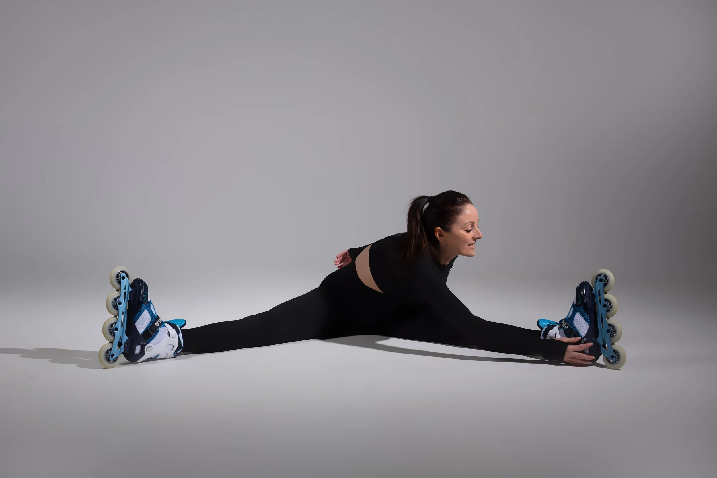 rollerfitness dynamic straddle skate taps.jpg