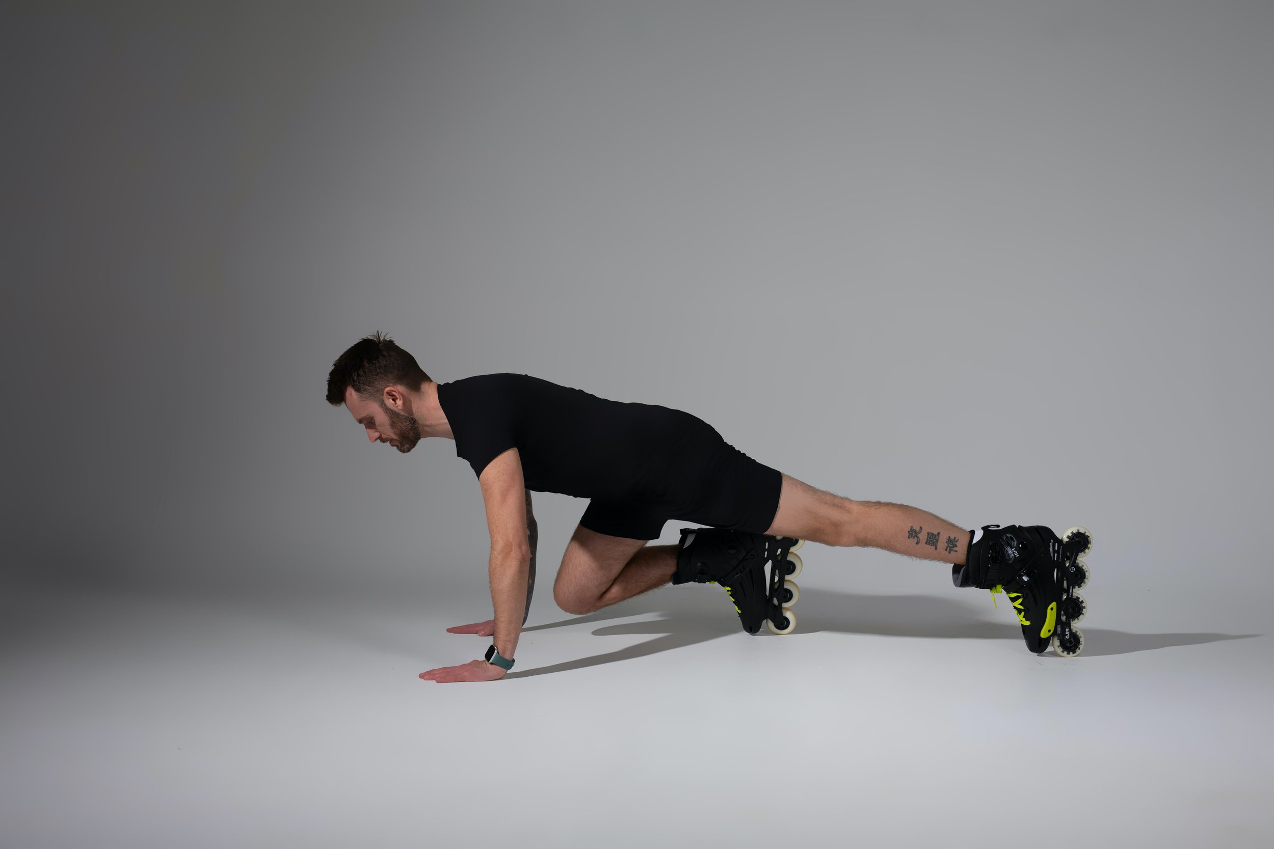 rollerfitness mountain climbers male.jpg