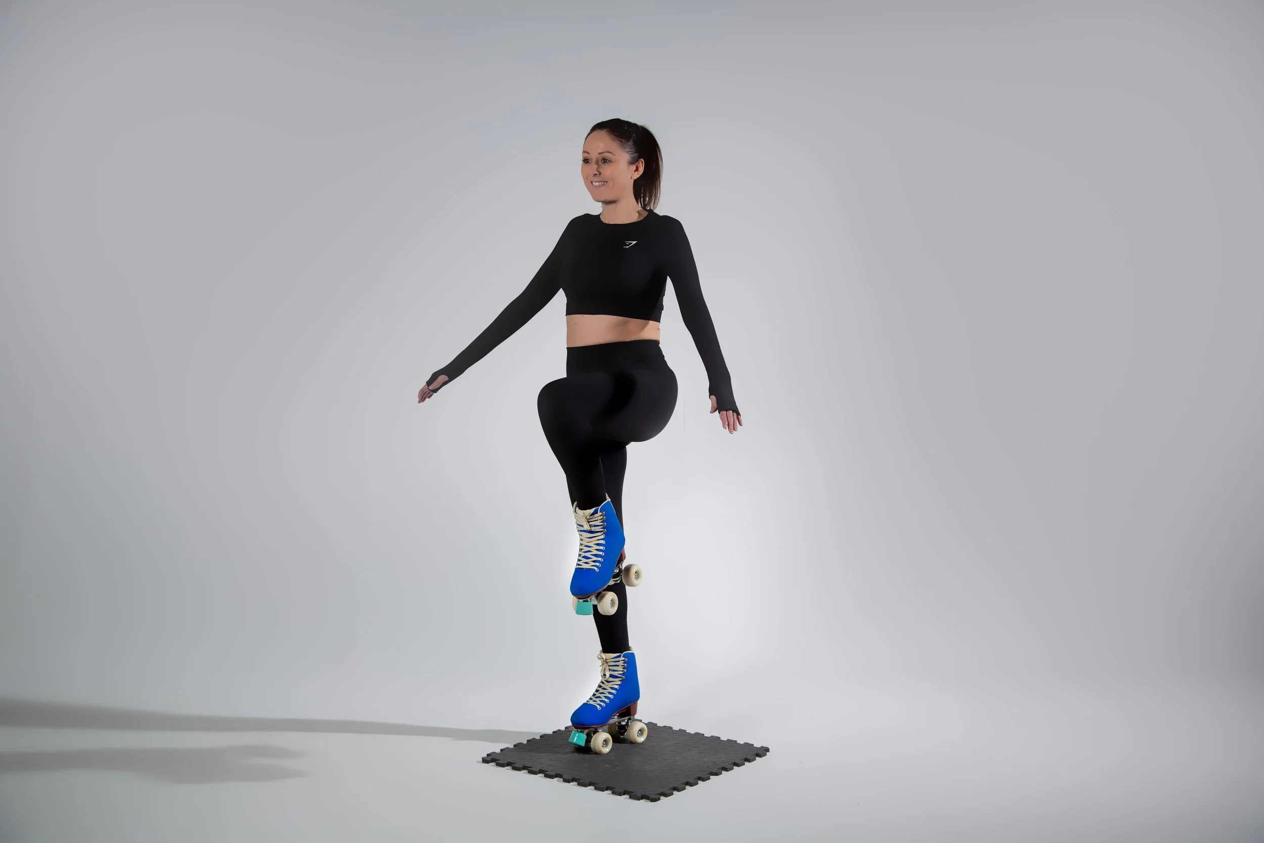 rollerfitness knee lifts.jpg