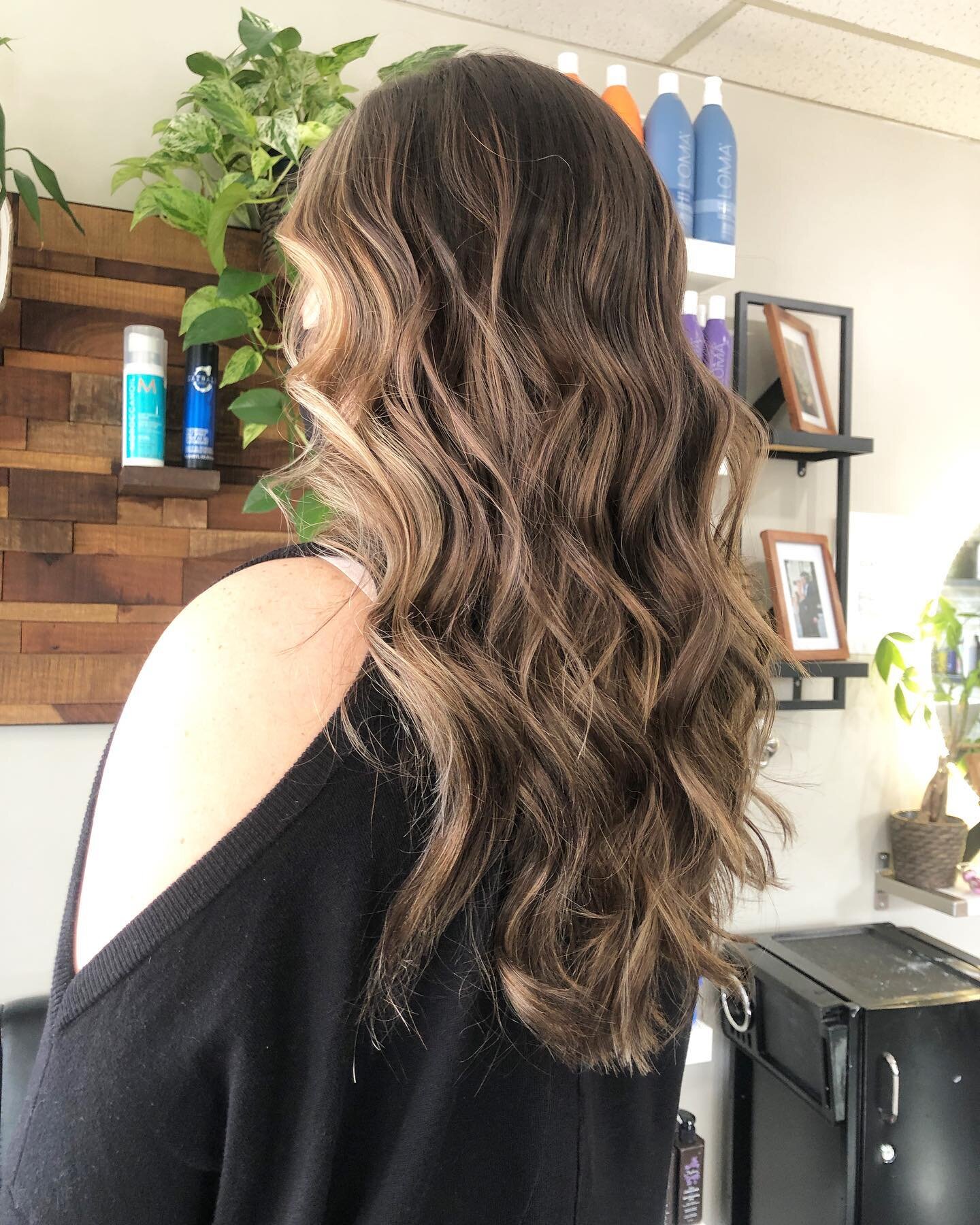 ::swipe for before::

Ohhhh Hey ☀️ 

Looking to transition lighter for Spring/Summer? Now is the time to start! 9 times out of 10 it takes a few sessions to get you back to that &ldquo;Summer&rdquo; blonde while maintaining proper hair integrity. Pat