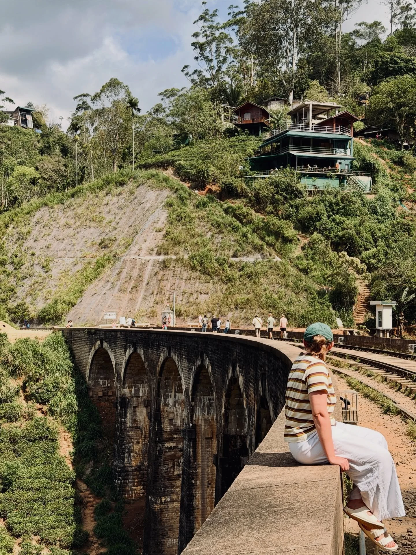 one of the world&rsquo;s most beautiful train journeys, and its most famous nine arch bridge.

🚂🌴🐒🥥🇱🇰