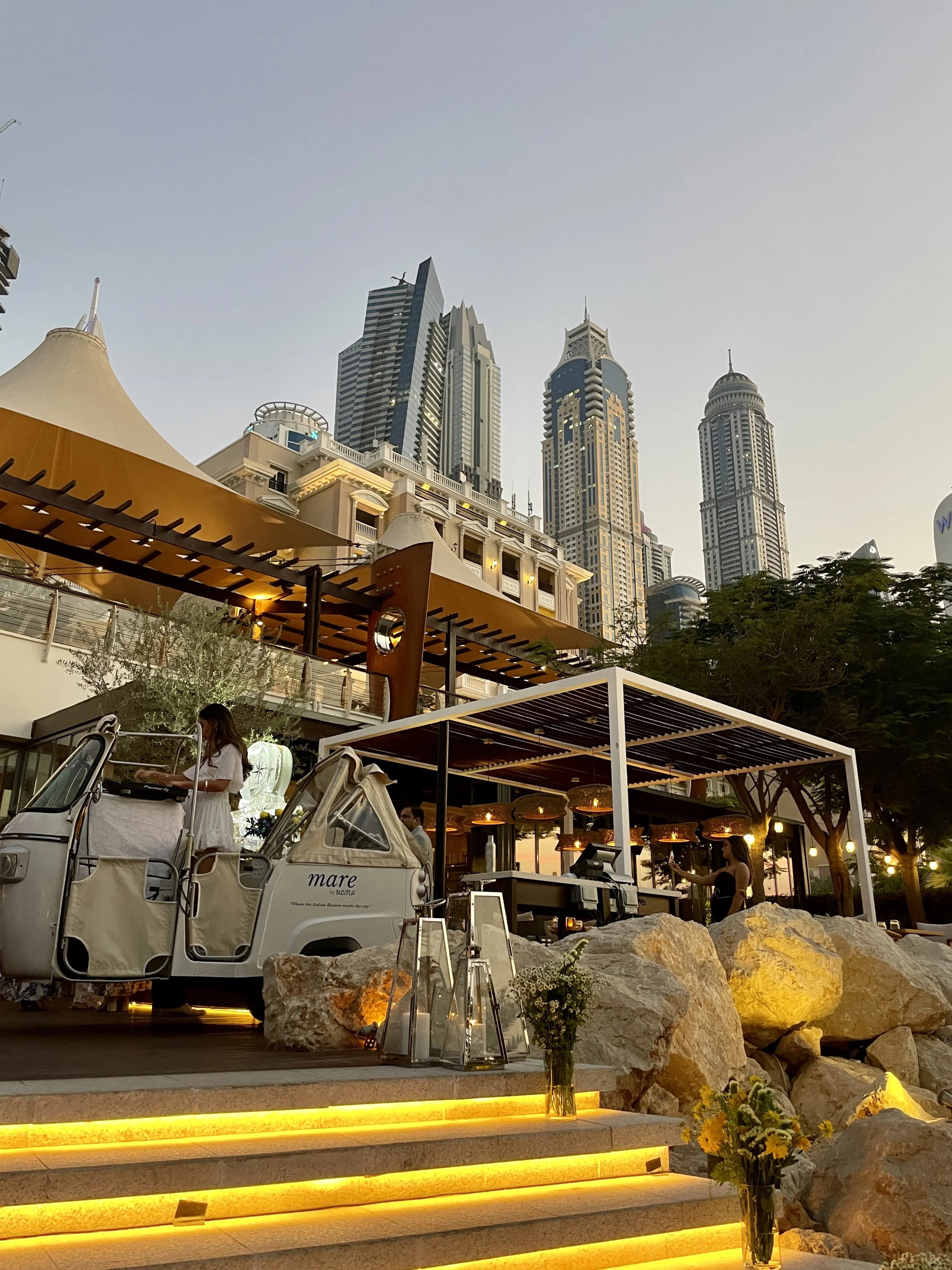 Bussola, Dubai