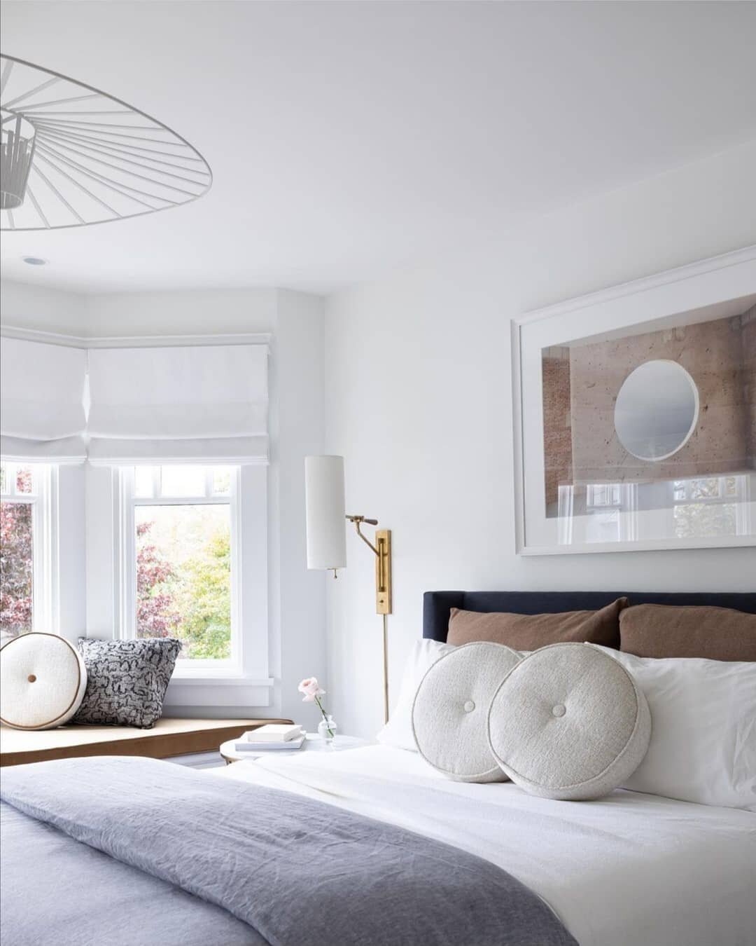 Some chic simplicity via @gilliansegaldesign just the kind of serene space I'm craving the week ✨ #chic #simplicity #serenespaces #interiordesign