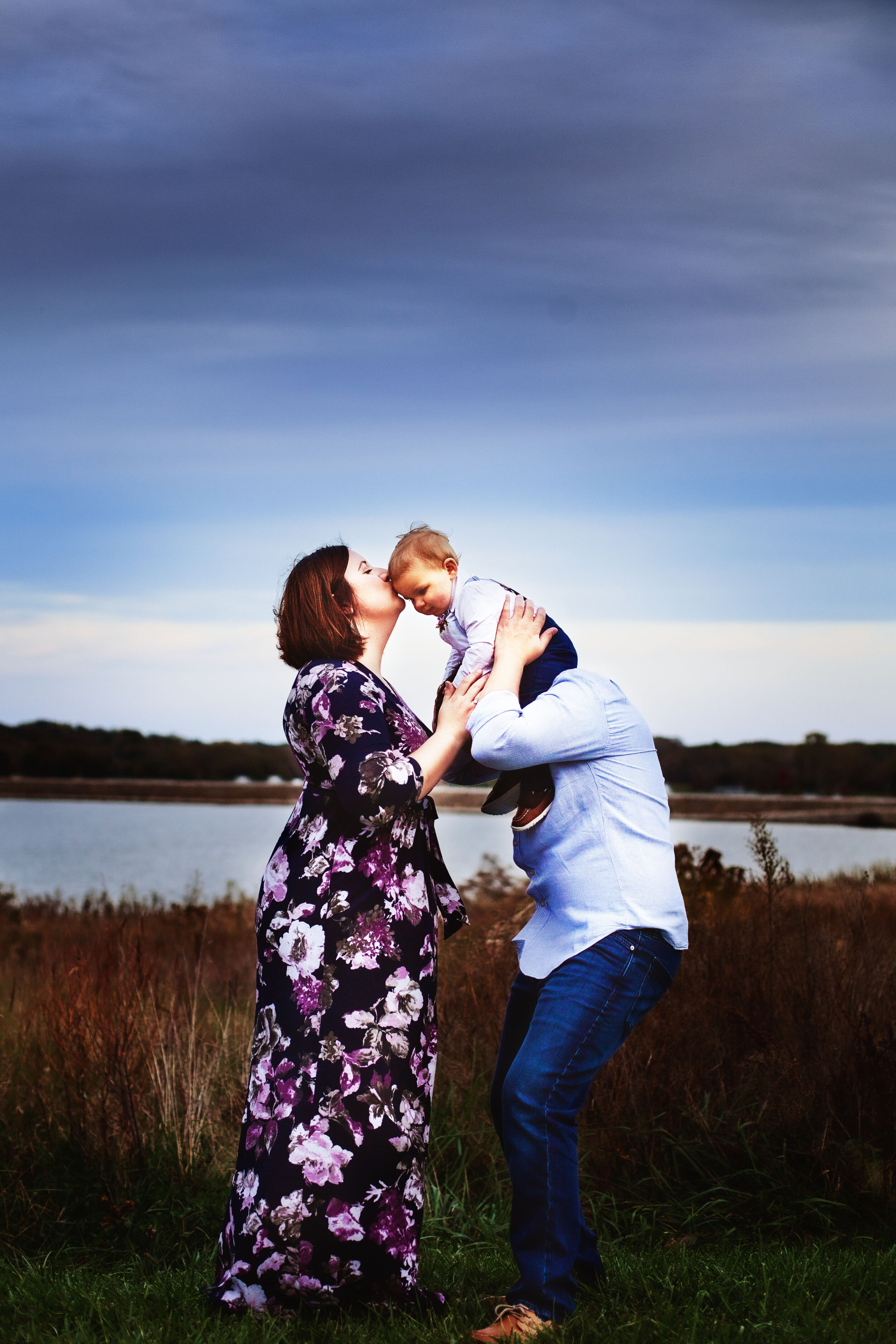Family Photography: A beautiful family at Heritage Park in Olathe, Kansas.