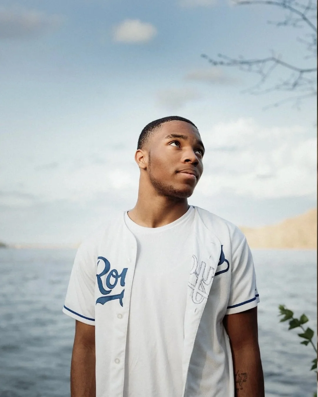 To parents silently Googling &ldquo;Kansas City senior photographer&rdquo;&hellip;
I see you.
I know you&rsquo;re not just looking for pretty photos. You&rsquo;re also wondering&hellip;
Will my teen feel awkward? Will the photos actually look like th