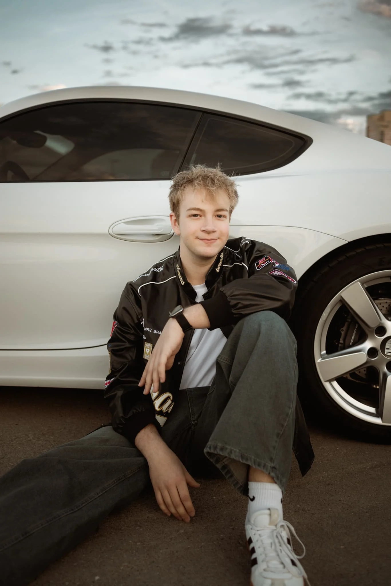 Sunshine-and-Shadows-Photography-Senior-Pictures-with-a-Car--12.jpeg
