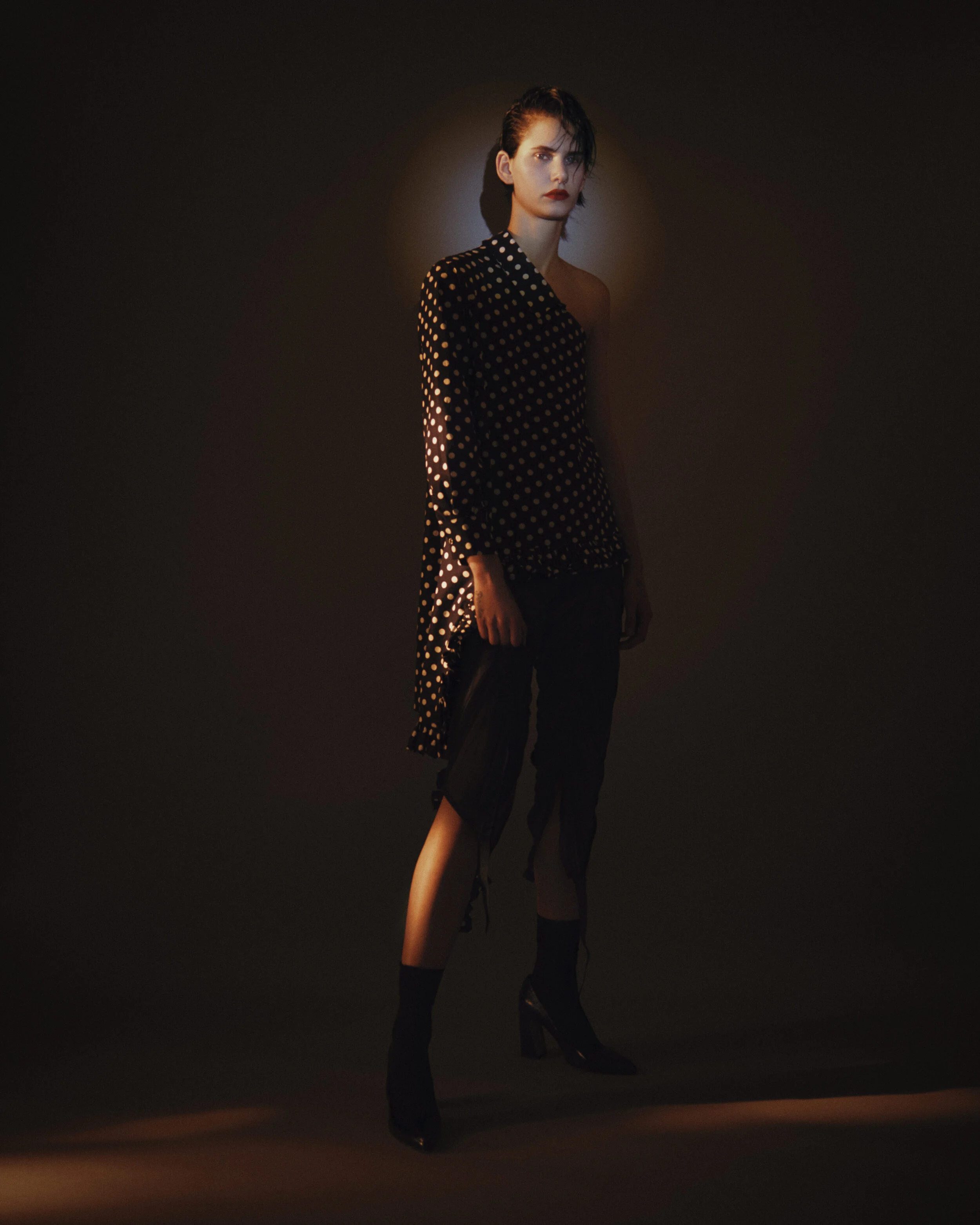 27_03_18_DARK_EDITORIAL_SHOT5_0114_PRINT_HIGH_RES_mdb.jpg