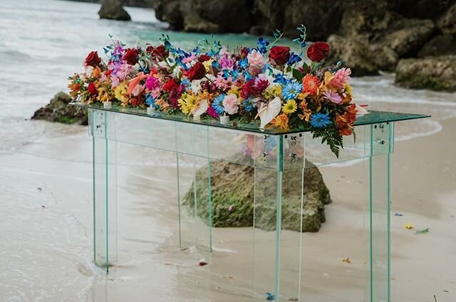 Each flower has a name, a meaning, a texture, a shape, a purpose for being a part of this gorgeous garland. For those who love a bright tropical palette this is everything!  We loved designing this floral arrangement .  Galeria Events is a full servi