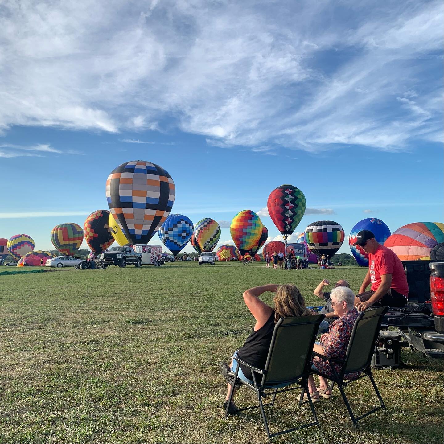 A perfect night to watch the balloons go up! @thenationalballoonclassic #wanderwarrencounty #thisisiowa #hotairballoon #iowasummer