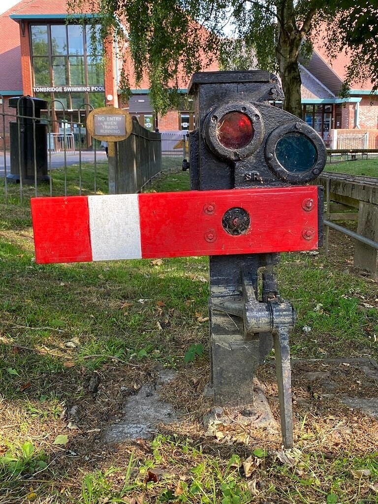 Walk+Tonbridge+-+park+life+-+model+enginnering+-+signal+-+tonbridge+park.jpg