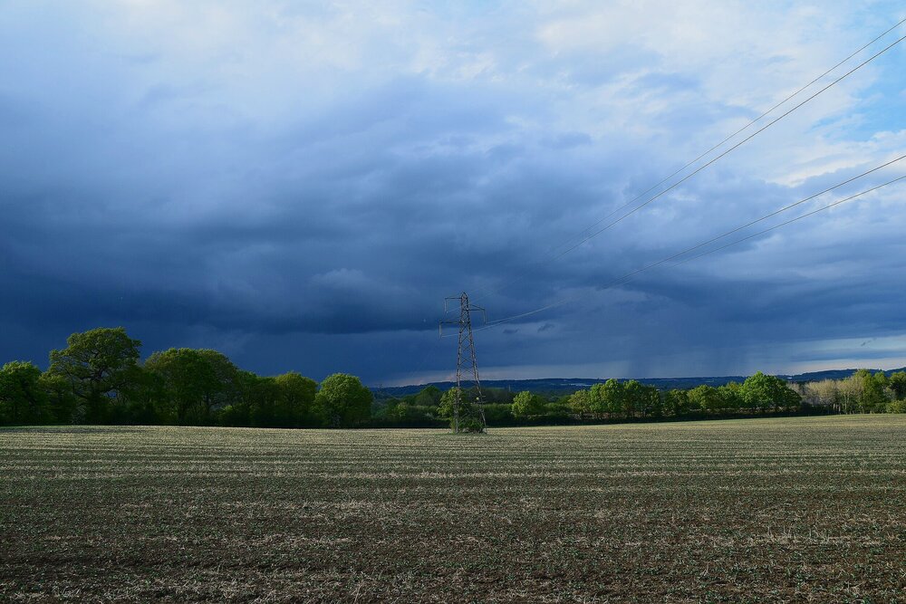 Walk+Tonbridge+-+Walk+23+-+The+Trinity+-+Bank+Farm+field+-+Moody+skies+-+Capel.jpg