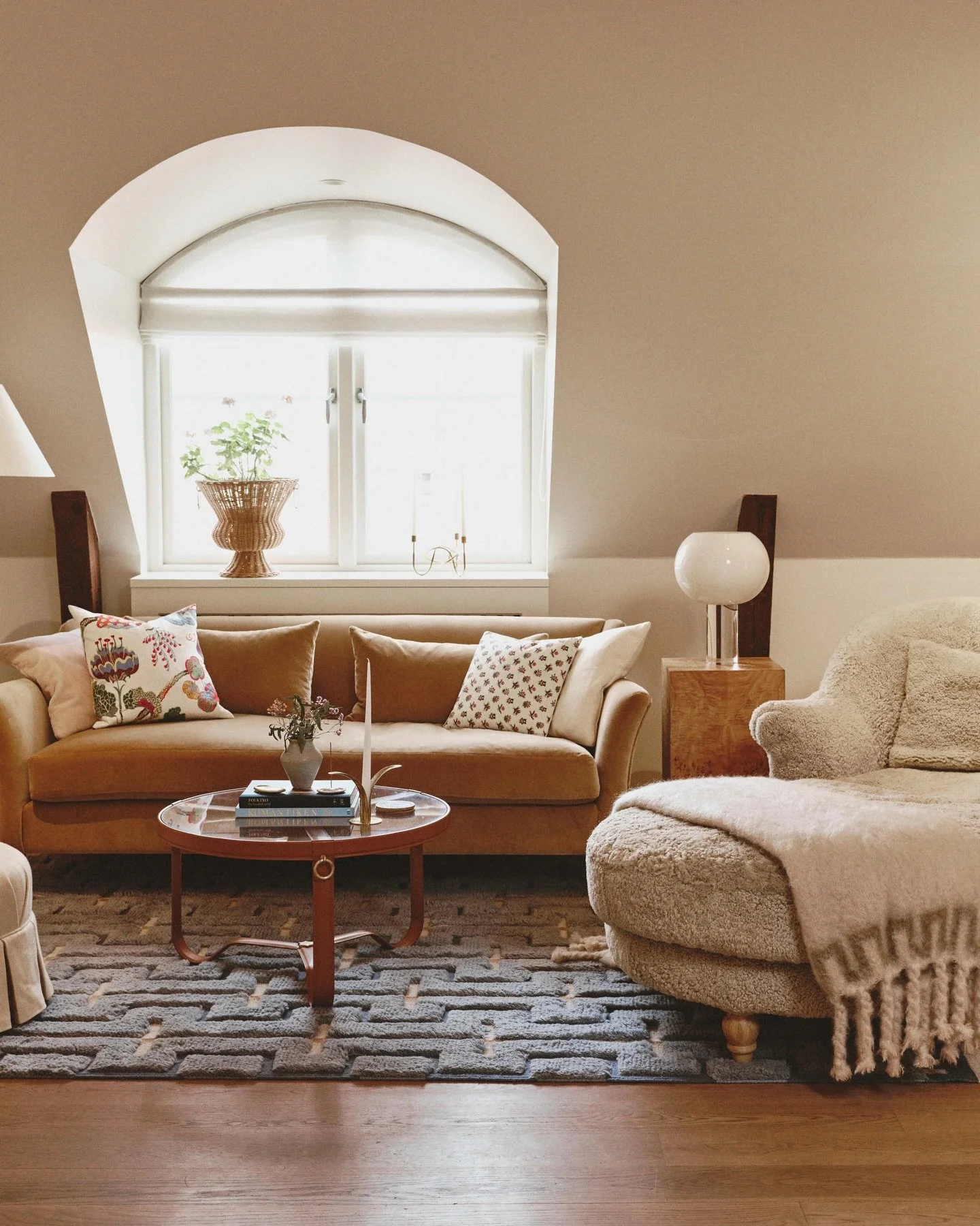 Transform Your Space with Birch &amp; Wood Interiors ✨

At Birch &amp; Wood, we create bespoke interiors where timeless elegance meets modern functionality -from complete homes to refined spaces, designed with custom details and care.

Let&rsquo;s cr