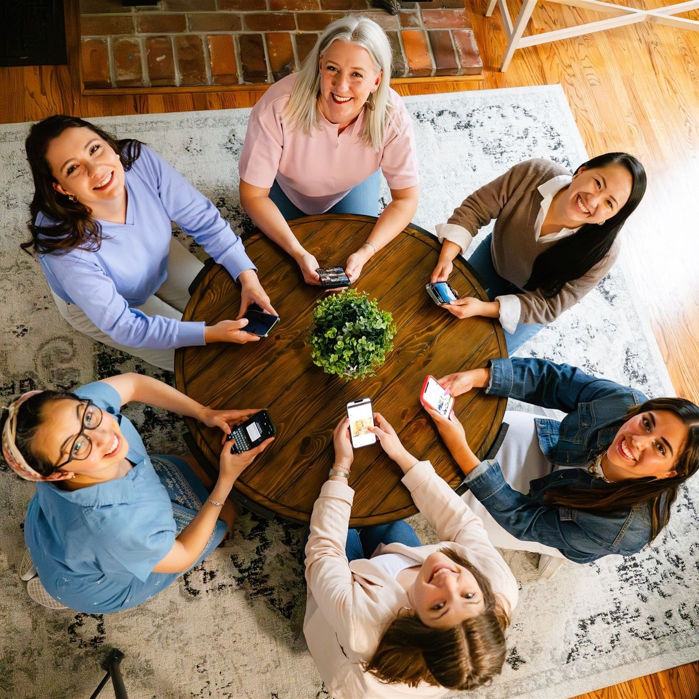Join our team!!! (And you can take fun shots like this on our next team photo shoot!)

Rosebud Social is looking for Part-Time Account Managers to help us serve Catholic and mission-driven brands online!

✨ Create meaningful content
✨ Support mission