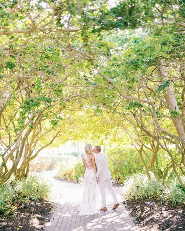&ldquo;May joy and peace surround you, contentment latch your door, and happiness be with you now and bless you evermore!&rdquo; - Irish Blessing⁣
.⁣
Venue: @ssislandresort⁣
Planning &amp; Design: @kellyamcwilliams Photo: @hunterryanphoto⁣
Floral: @signatureflorals⁣
Venue: @ssislandresort⁣
⁣
⁣
#floral #ssislandresort #ssislandresortwedding #southseasweddingplanner #ssislandresortweddingplanner #captivaweddingplanner #captivawedding #captivaislandwedding #luxuryweddingplanner #destinationweddingplanner #bridalmarket #weddingplanning #weddingplanner #weddinginspiration #weddinginspo #weddingstyle #weddingflowers #eventplanner #luxurywedding #weddingceremony #weddingideas #weddingdetails #weddingexpert #weddingcoordinator #weddingseason