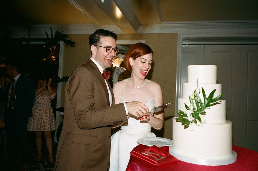Bride and groom cutting the cake photo idea