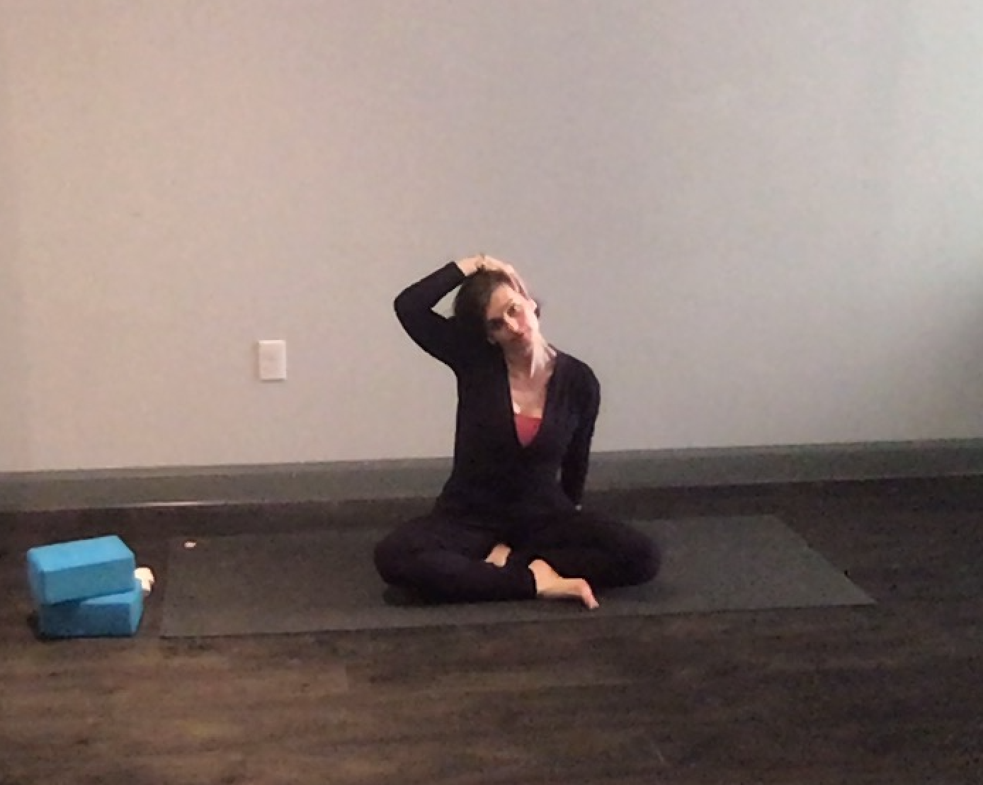 Gentle Yoga 001 - Focused on the Neck